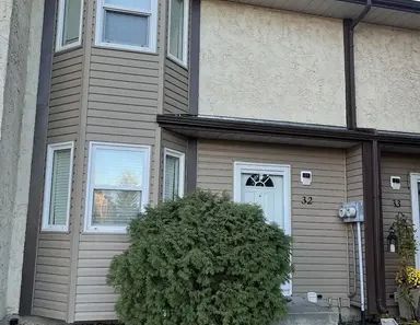 Keheewin 3 bedroom townhouse, 2 parking stalls, backyard | Edmonton - Photo 1