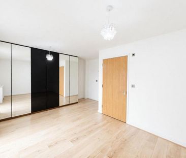 4 bedroom semi-detached house to rent - Photo 4