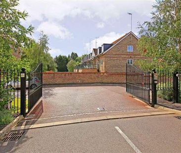 Highbridge Close, Radlett, Hertfordshire, WD7 - Photo 2