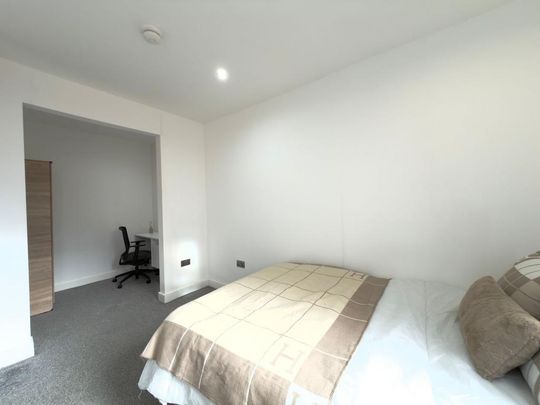 1 bedroom in a flat share to rent - Photo 1