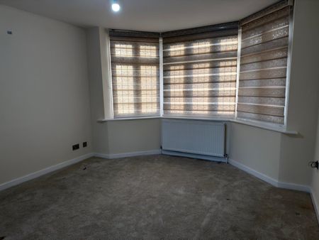 St. Marys Avenue North, Greater London, UB2 - Photo 5