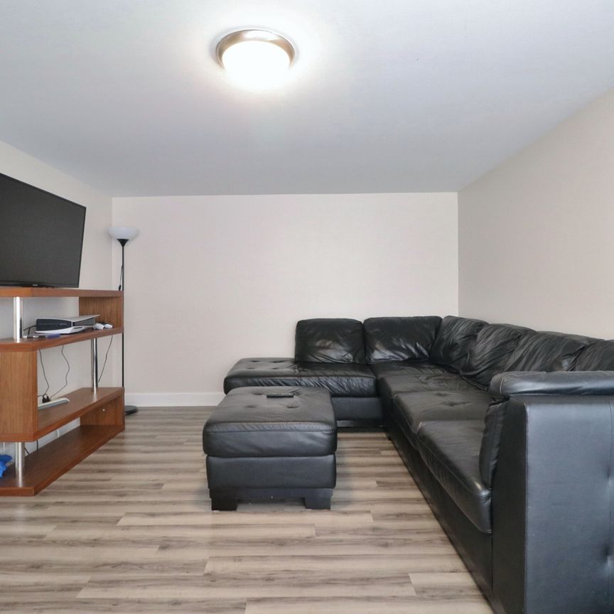 2465 Chasseur Ave #C - Photo 1