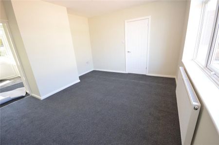 3 bedroom end of terrace house to rent - Photo 4