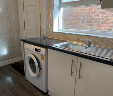 3 bedroom house of multiple occupation to rent - Photo 3