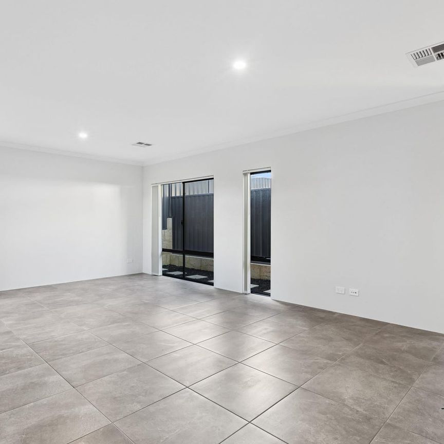 5 bedroom home in Quiet Coastal Pocket - Photo 1