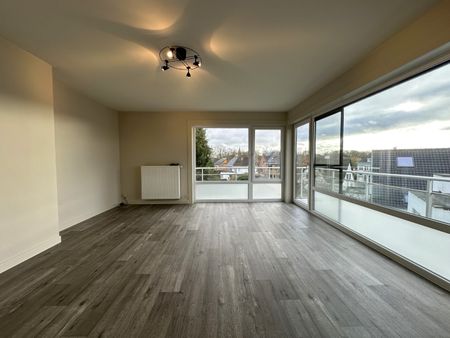 Lichtrijk appartement met drie slaapkamers - Photo 4