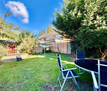 Village Close - Photo 5