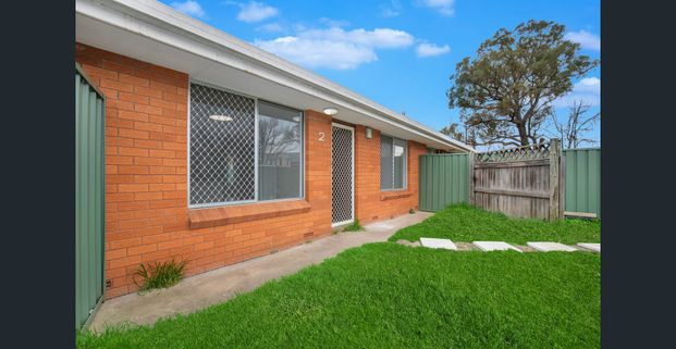 2/11 Queen Elizabeth Drive, Armidale, NSW 2350 - Photo 1