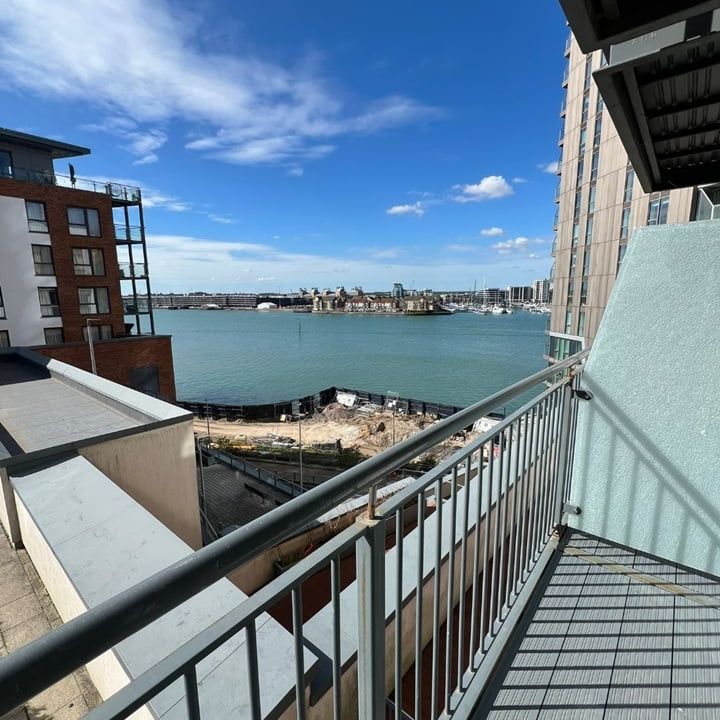 2 Bed Flat, Centenary Plaza, SO19 - Photo 1