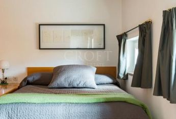 A Charming Penthouse with a Balcony in the Heart of Rome. In Residence with consierge, A/C , WIFI.Rif. #1946