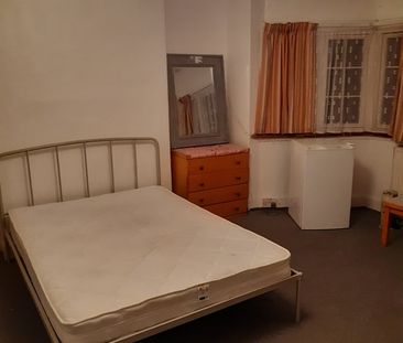 7 Bed Detached House, Corringham Road, HA9 - Photo 4