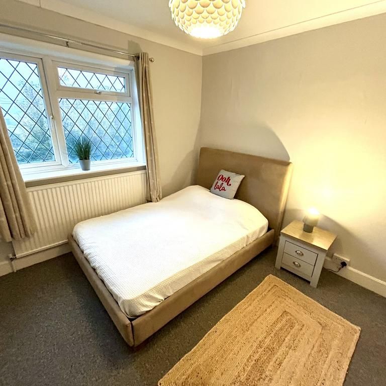 1 bedroom in a house share to rent - Photo 1