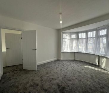 3 bedroom end of terrace house to rent - Photo 3