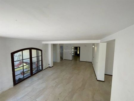 Casa individuala - Petresti Corbeanca - 9 camere - 533mp - 280mp teren- muncitori - Fotografie 2