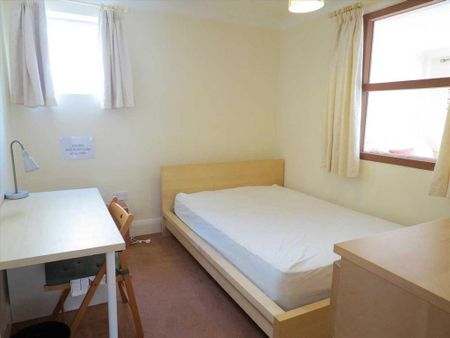 5 bedroom detached house to rent - Photo 3