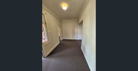 Large classic apartment, 1A May Street, Mayfield - Photo 4