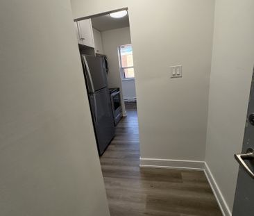 1 bedroom 1 bathroom unit available in bolton - Photo 3