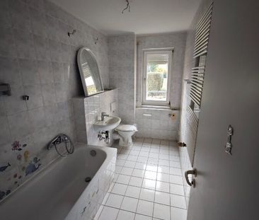 // bezugsfreie 2-Raum Wohnung mit Terrasse und TG-Stellplatz // - Photo 3