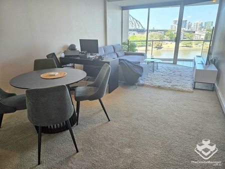 ARGUABLY THE CBDs FINEST RIVERFRONT COMPLEX 1 Bedroom Unfurnished - Photo 2