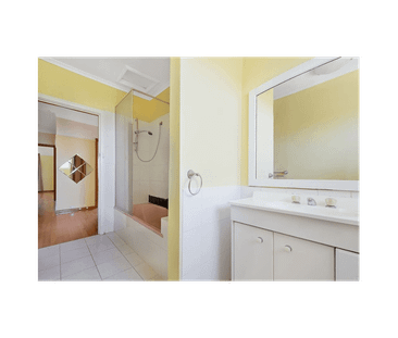 Spacious Fully Furnished 4 bedroom Home in a Prime Location - Photo 3