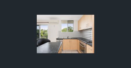 Spacious Top-Floor Apartment in Norman Park - Photo 2