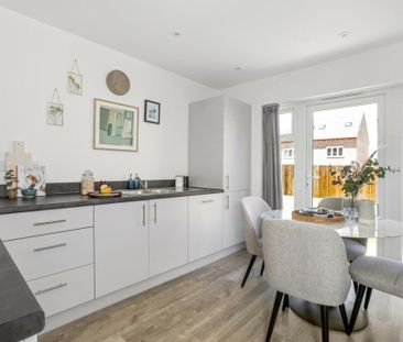 3 bedroom semi-detached house to rent - Photo 2