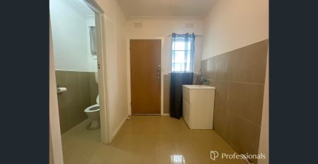 Prime Main Road Location - Spacious Family Home Close to Schools & Station - Photo 5