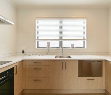 Brand New 3-Bedroom Townhouses in Central Location - Photo 1