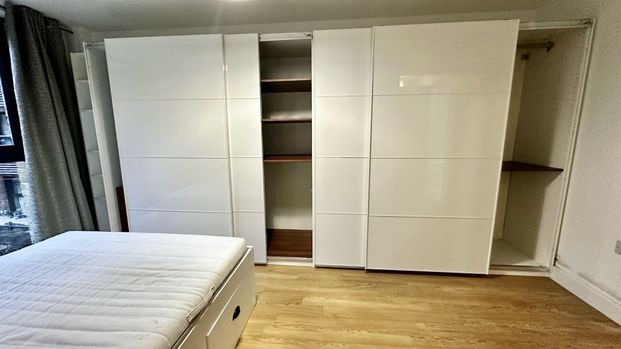 Albatross Way, London - Photo 1