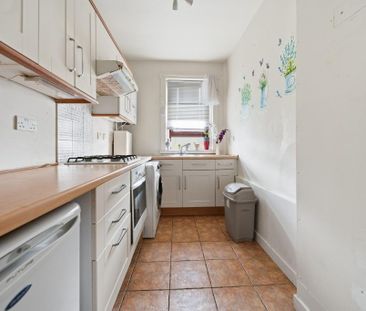 3 bedroom flat to rent - Photo 5