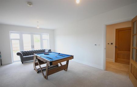4 bedroom detached house to rent - Photo 4