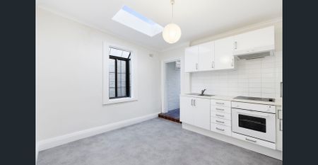 Delightful one-bedroom semi - Photo 4