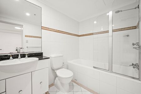 Oversized Apartment with Huge Terrace and Parking in the Heart of Bondi Junction - Photo 4