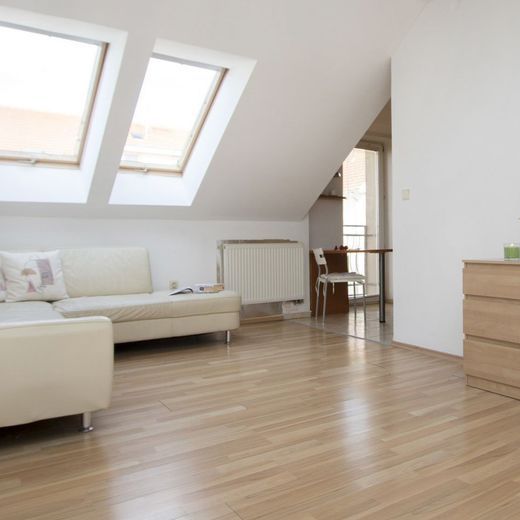 Svetlý 2-izbový byt s balkónom v obľúbenej lokalite Šamorína – Hlboká cesta - Photo 1