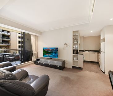 Elegant contemporary home in an exceptional lifestyle location - Photo 2