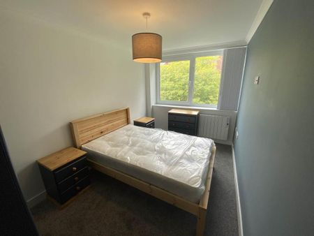 3 bedroom flat to rent - Photo 2