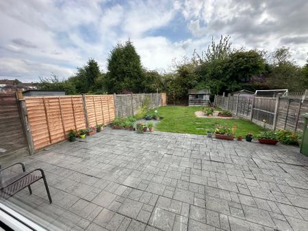 1 bedroom in a house share to rent - Photo 3