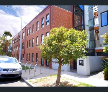 4/17 Normanby Avenue, Thornbury, Vic 3071 - Photo 2