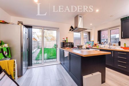 3 bedroom terraced house to rent - Photo 4