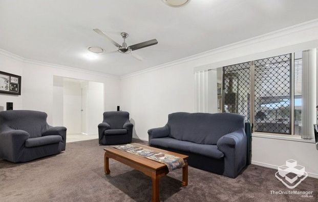 4 Bedroom 2 Bath 4 Car Ducted Air & Pool - Photo 1