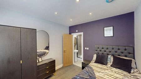 4 bedroom semi-detached house to rent - Photo 5