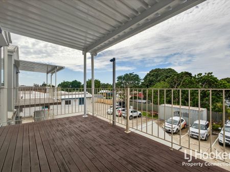 Modern Comfort and Convenience in Downtown Kallangur - Photo 3