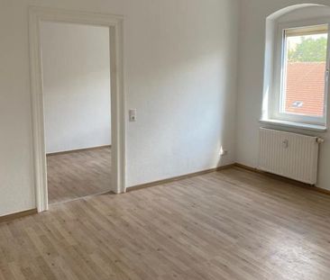 Gepflegte Dachwohnung mit WohnkÃ¼che, Tageslichtbad und GÃ¤ste-WC! - Foto 3