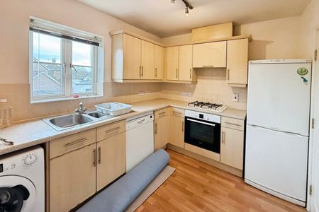 Queens Walk, PETERBOROUGH - Photo 3