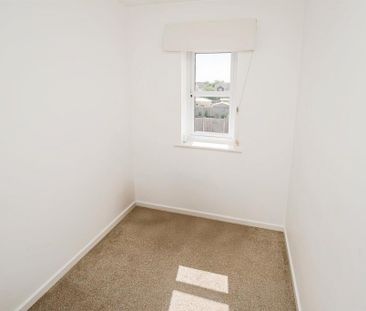 Anglesey Close, Ellesmere Port - Photo 2