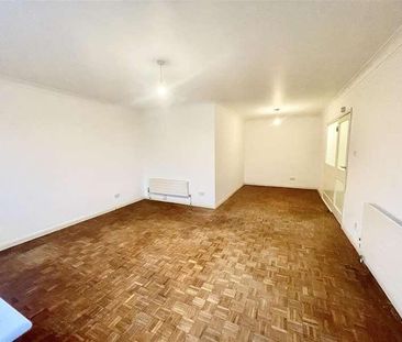 Mardon, Westfield Park, Pinner, HA5 - Photo 2