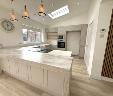 4 bedroom semi-detached house to rent - Photo 5