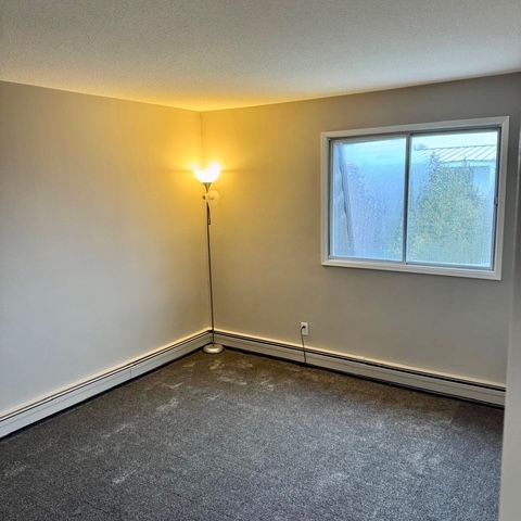 🏡 Newly Renovated 2 Bedroom - Photo 1