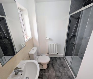 3 bedroom semi-detached house to rent - Photo 5