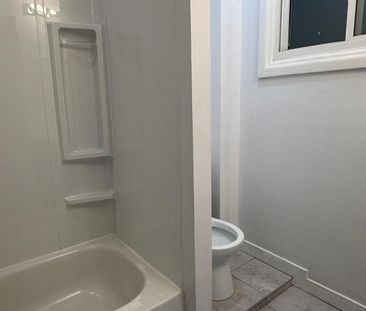 For Lease - 1525 Barton Street Unit# 2, Hamilton, Ontario - Photo 5